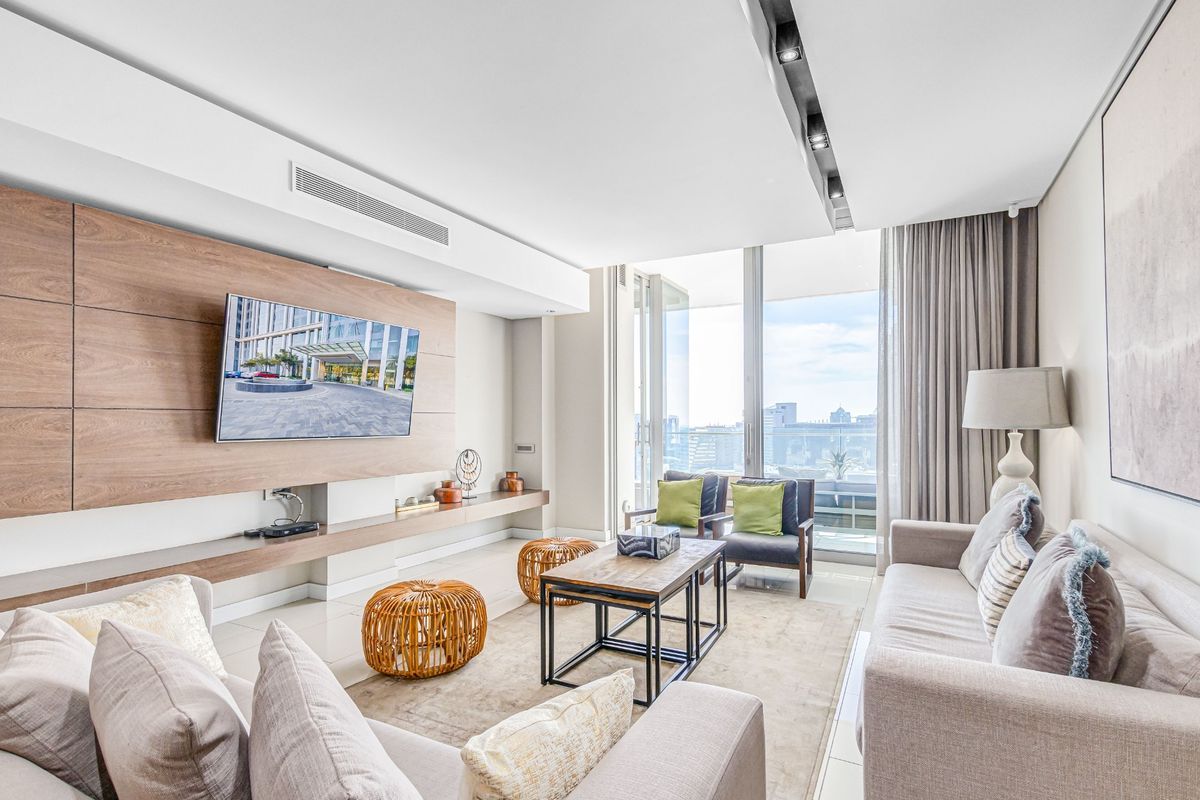 Impeccably Furnished 3-Bedroom Penthouse in the Prestigious Embassy Towers - Photo 2