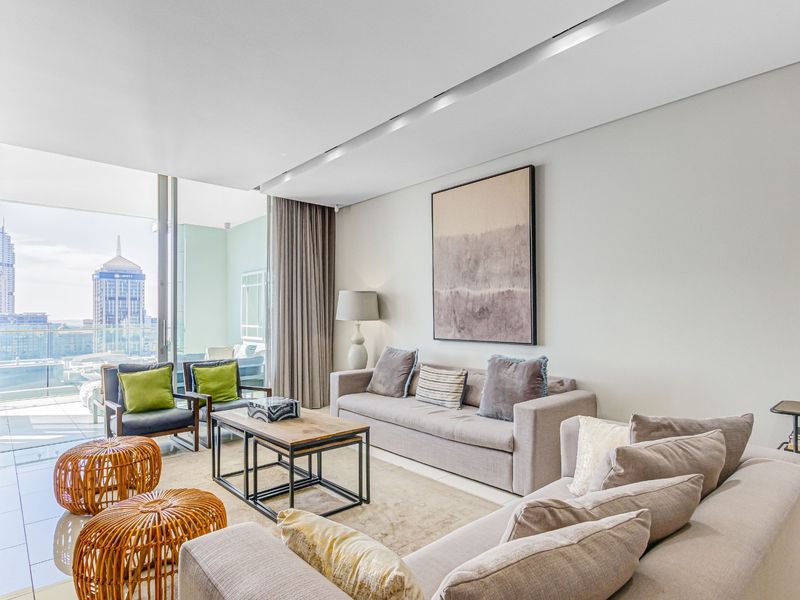 Impeccably Furnished 3-Bedroom Penthouse in the Prestigious Embassy Towers - Photo 4