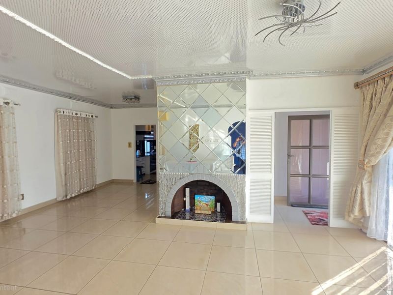 Hidden gem in Hayfields. This could be your next address! - Photo 4