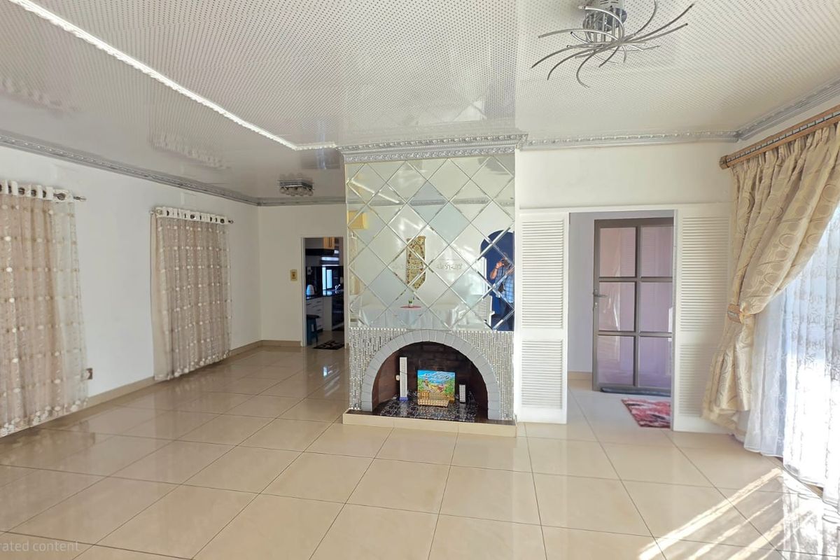 Hidden gem in Hayfields. This could be your next address! - Photo 4