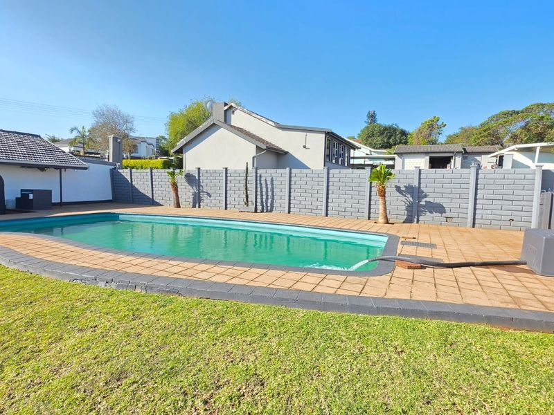 Hidden gem in Hayfields. This could be your next address! - Photo 2