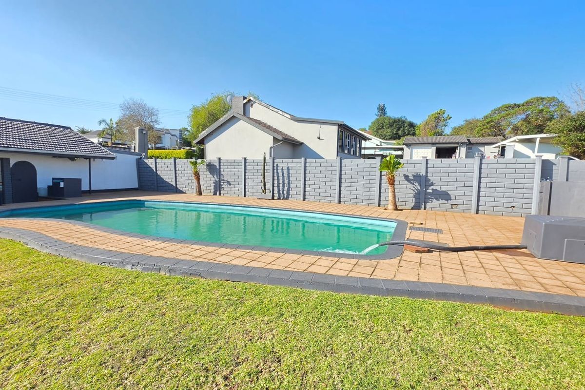 Hidden gem in Hayfields. This could be your next address! - Photo 2