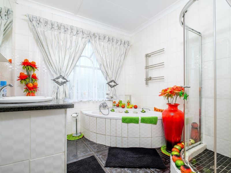 Three Bedroom House With Two Flatlets For Sale In Witpoortjie - Photo 8