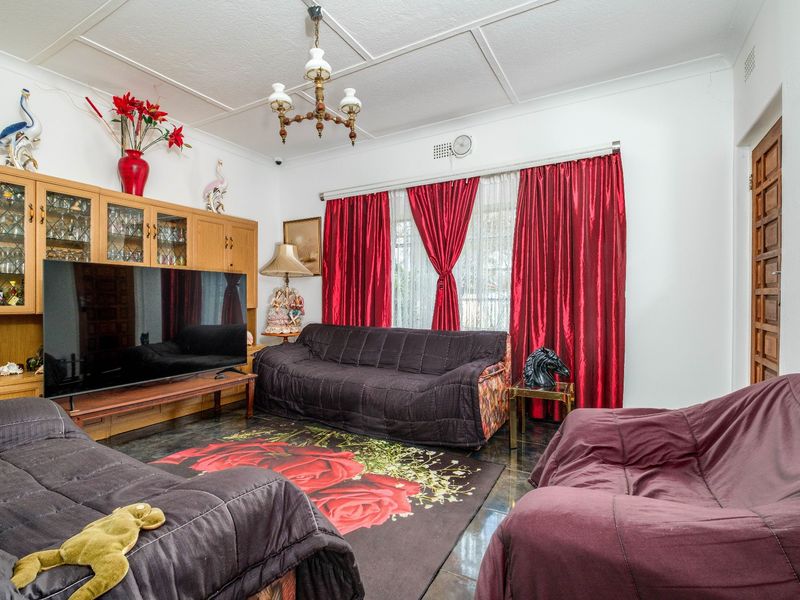 Three Bedroom House With Two Flatlets For Sale In Witpoortjie - Photo 4