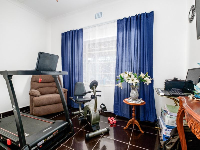 Three Bedroom House With Two Flatlets For Sale In Witpoortjie - Photo 9