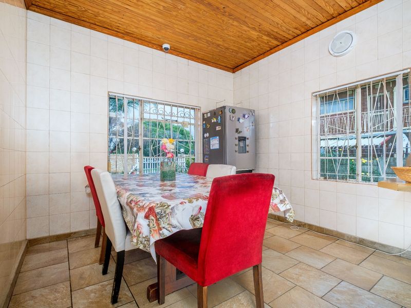 Three Bedroom House With Two Flatlets For Sale In Witpoortjie - Photo 3