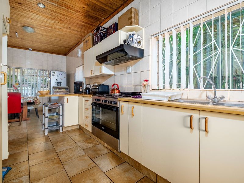 Three Bedroom House With Two Flatlets For Sale In Witpoortjie - Photo 2