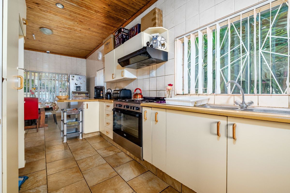 Three Bedroom House With Two Flatlets For Sale In Witpoortjie - Photo 2