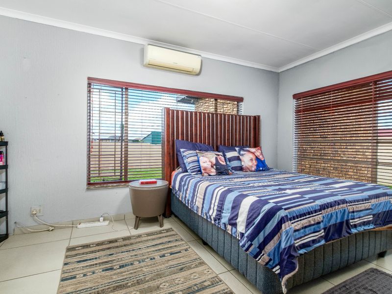 3 Bedroom House For Sale in Witpoortjie, Roodepoort - Photo 10
