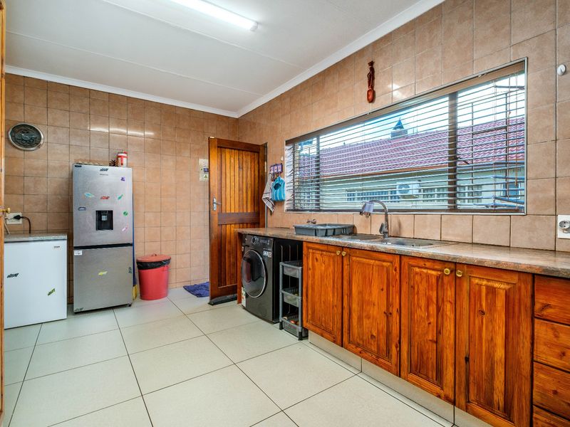 3 Bedroom House For Sale in Witpoortjie, Roodepoort - Photo 8