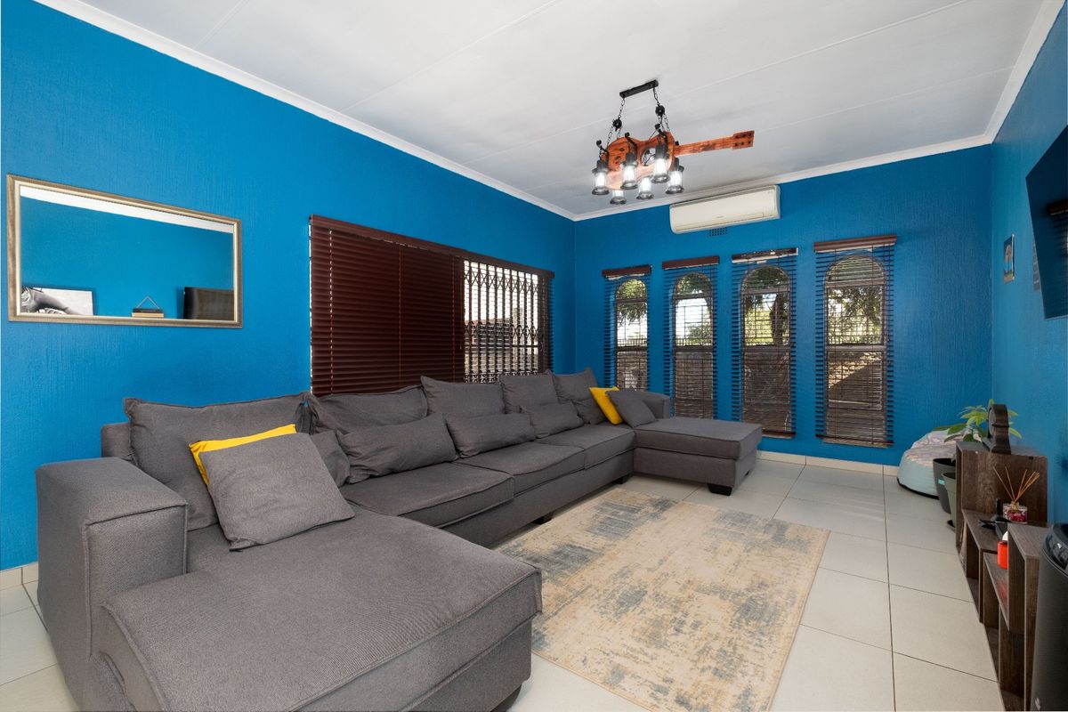3 Bedroom House For Sale in Witpoortjie, Roodepoort - Photo 3
