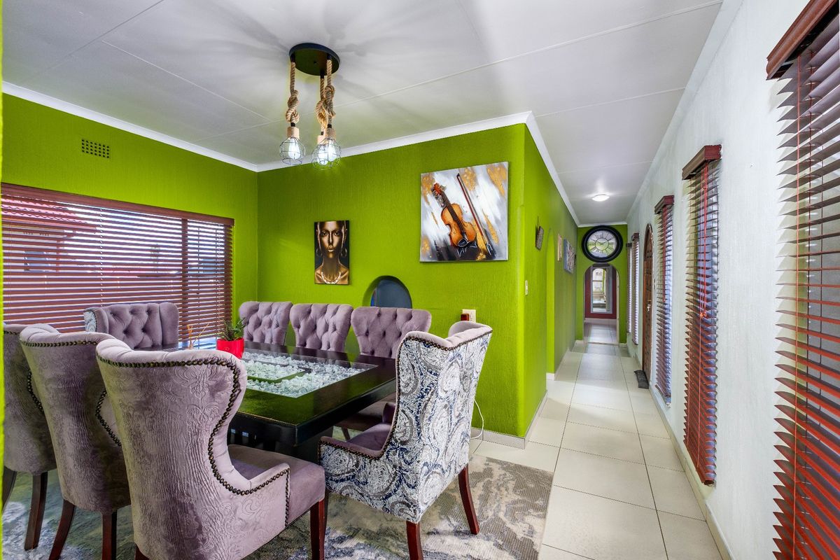 3 Bedroom House For Sale in Witpoortjie, Roodepoort - Photo 5