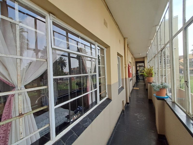 Apartment For Sale in Bellevue, Johannesburg - Photo 4