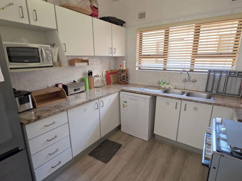 Spectacular 2 Bedroom, Ground Floor Apartment For Sale in Manaba Beach, Margate, KwaZulu Natal - Photo 10
