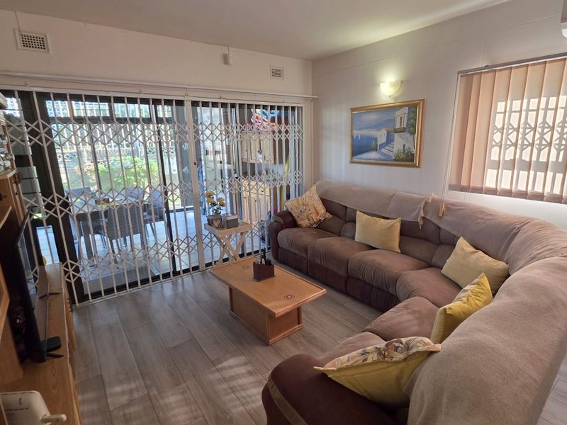 Spectacular 2 Bedroom, Ground Floor Apartment For Sale in Manaba Beach, Margate, KwaZulu Natal - Photo 6