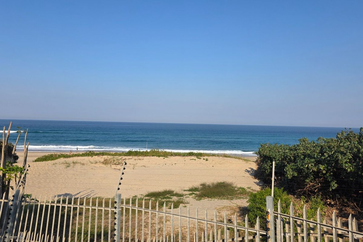 Spectacular 2 Bedroom, Ground Floor Apartment For Sale in Manaba Beach, Margate, KwaZulu Natal - Photo 2