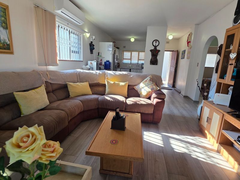 Spectacular 2 Bedroom, Ground Floor Apartment For Sale in Manaba Beach, Margate, KwaZulu Natal - Photo 4