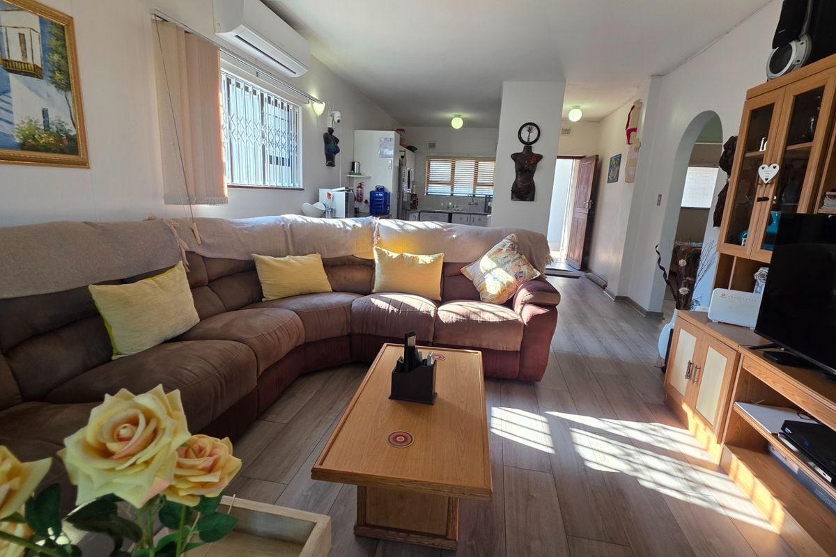 Spectacular 2 Bedroom, Ground Floor Apartment For Sale in Manaba Beach, Margate, KwaZulu Natal - Photo 4
