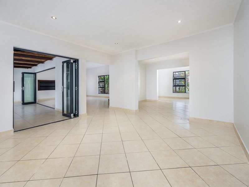 4 Bedroom House In Goedemoed, Durbanville - Photo 8