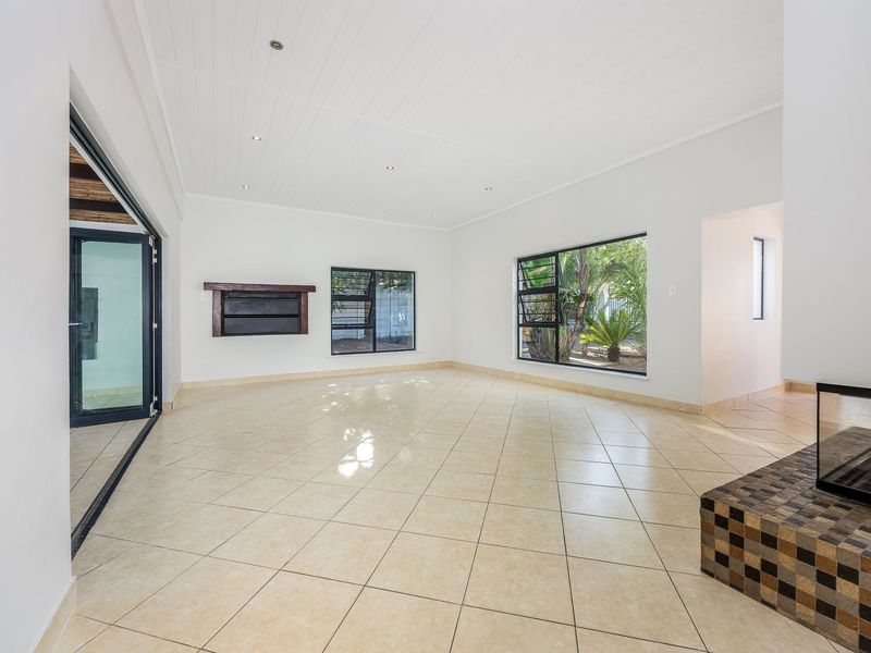 4 Bedroom House In Goedemoed, Durbanville - Photo 7