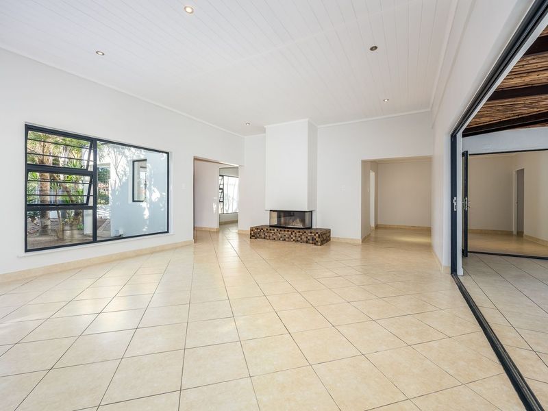 4 Bedroom House In Goedemoed, Durbanville - Photo 6