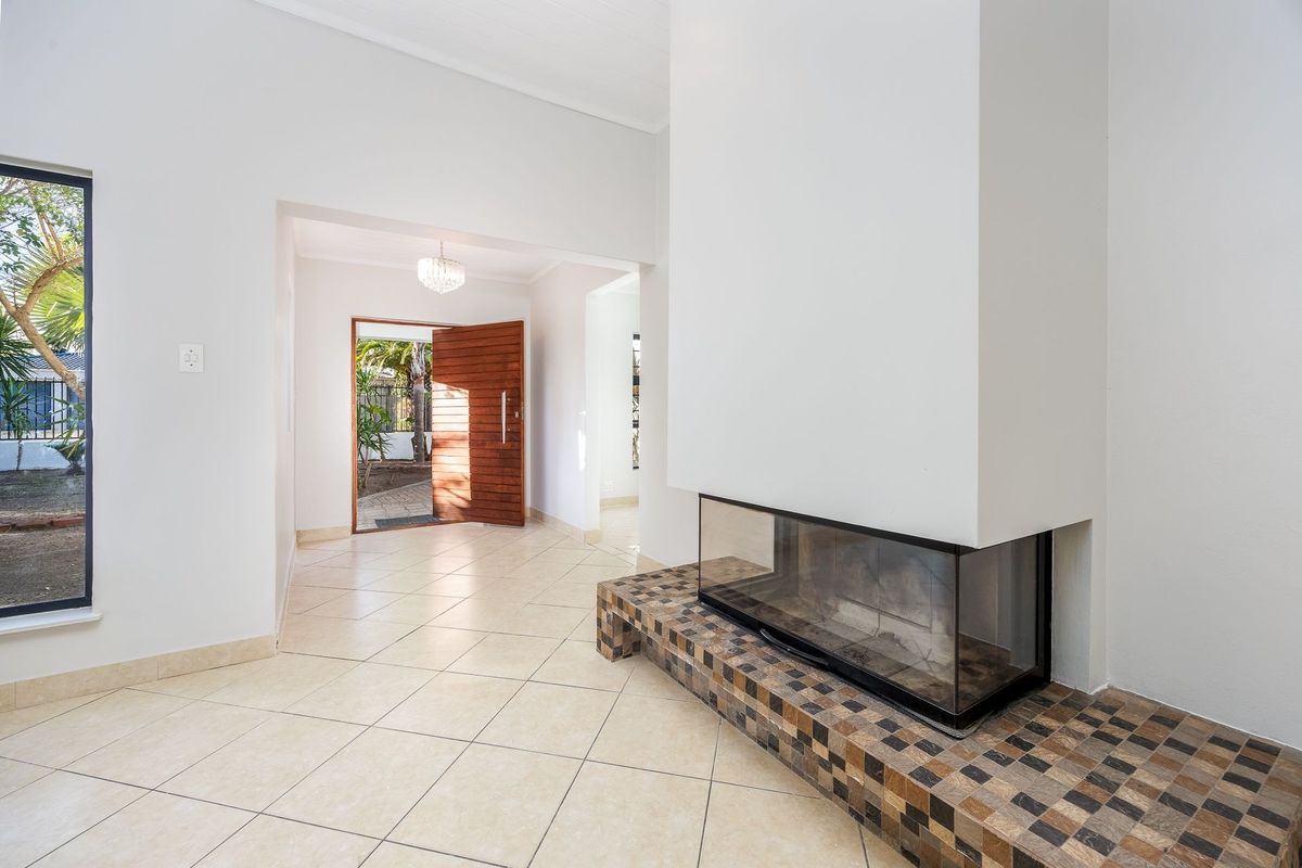 4 Bedroom House In Goedemoed, Durbanville - Photo 5