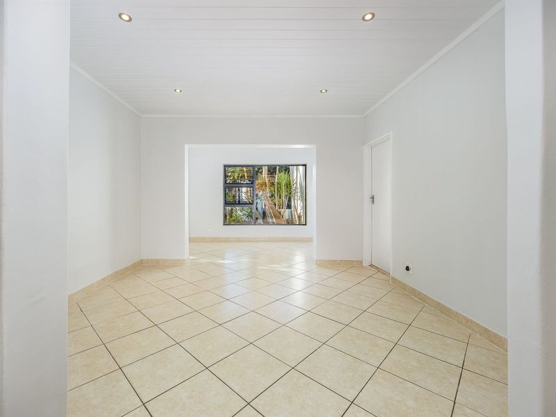 4 Bedroom House In Goedemoed, Durbanville - Photo 10