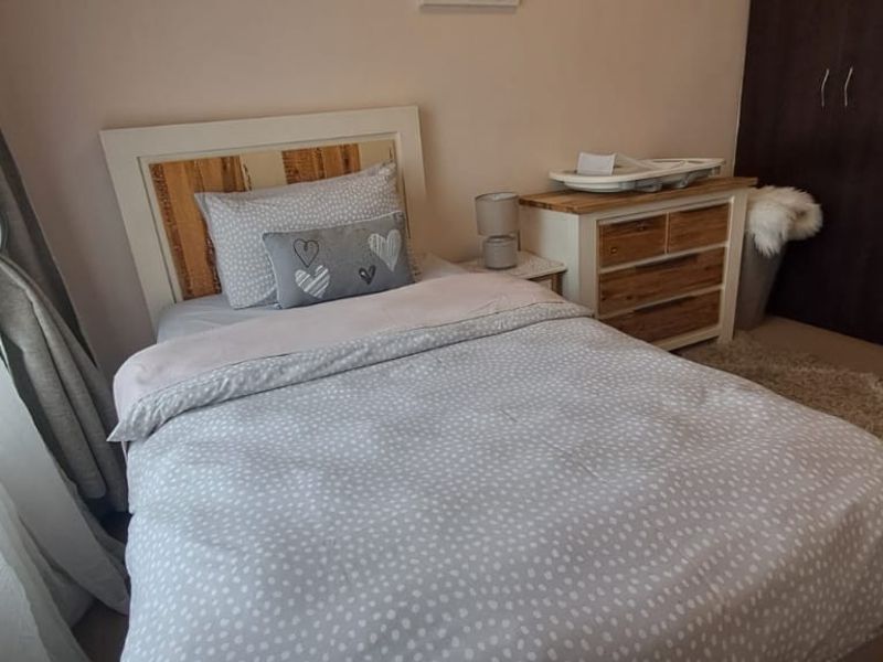 Beautiful 3-Bedroom Family Home To Rent in Secure Estate - Photo 10