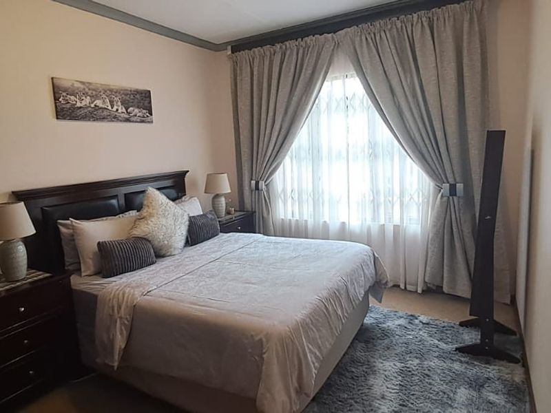 Beautiful 3-Bedroom Family Home To Rent in Secure Estate - Photo 8