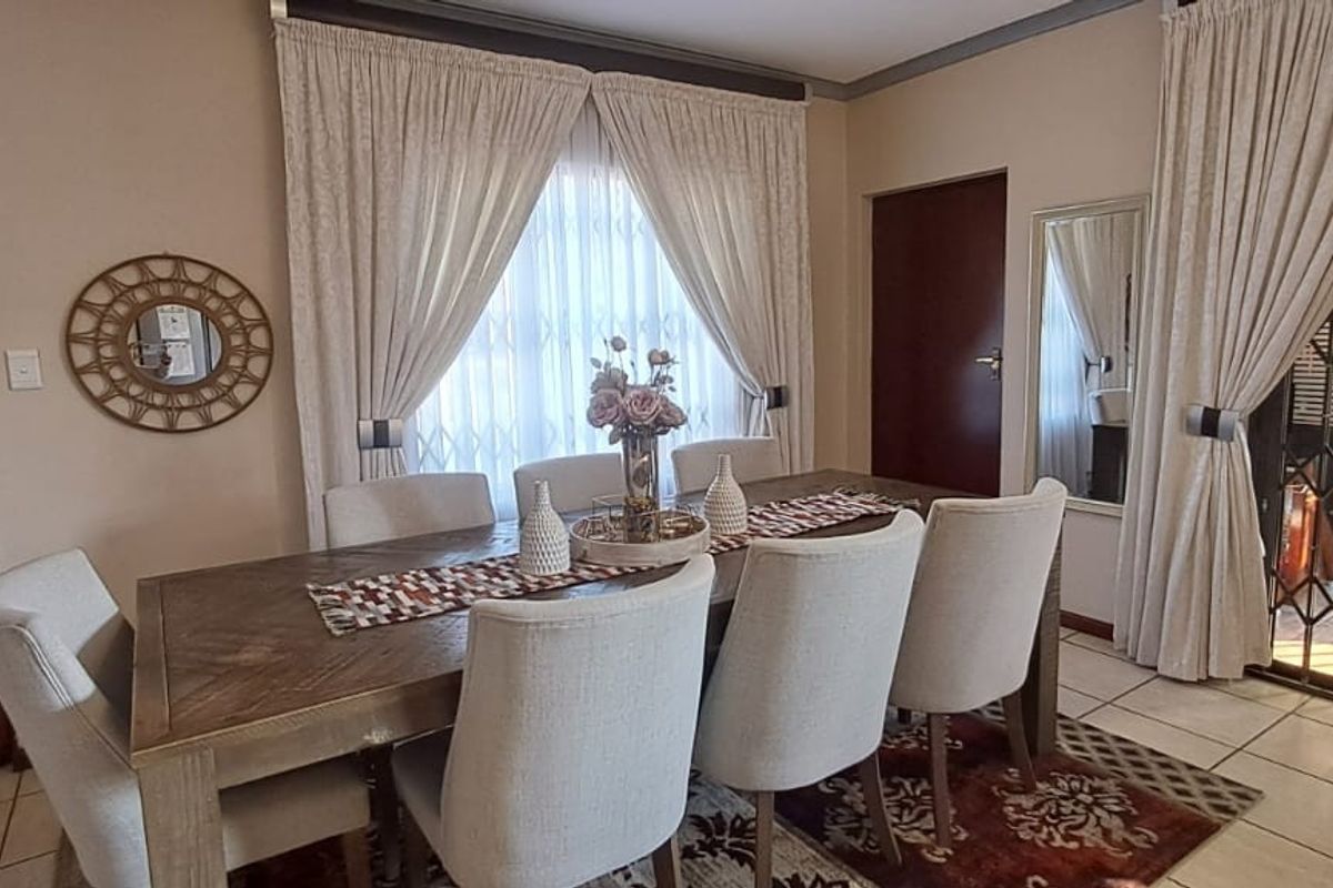Beautiful 3-Bedroom Family Home To Rent in Secure Estate - Photo 4
