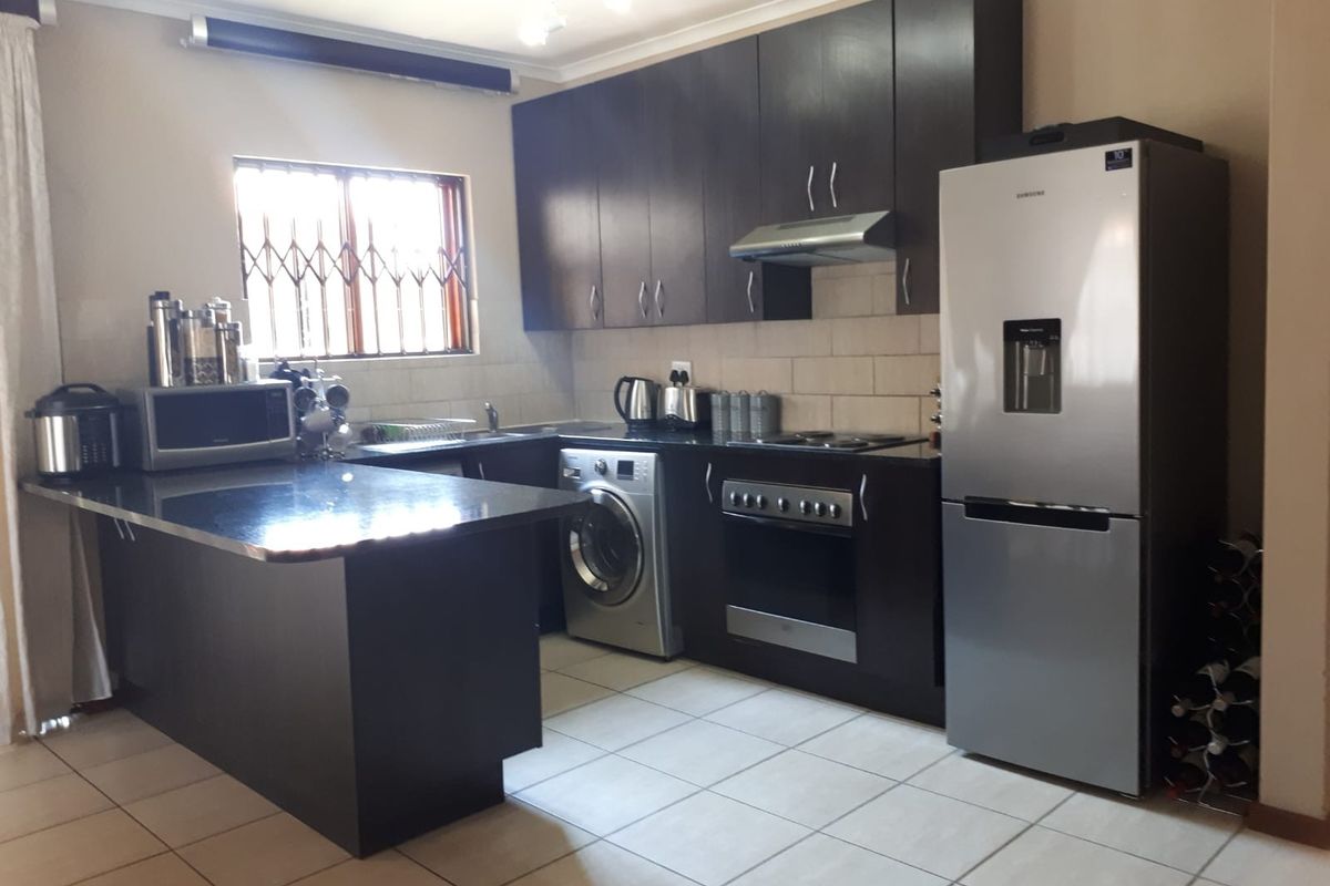 Beautiful 3-Bedroom Family Home To Rent in Secure Estate - Photo 5