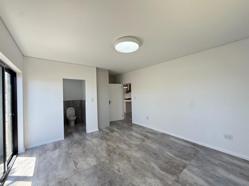 3 Bedroom House To Rent in Edgemead - Photo 10