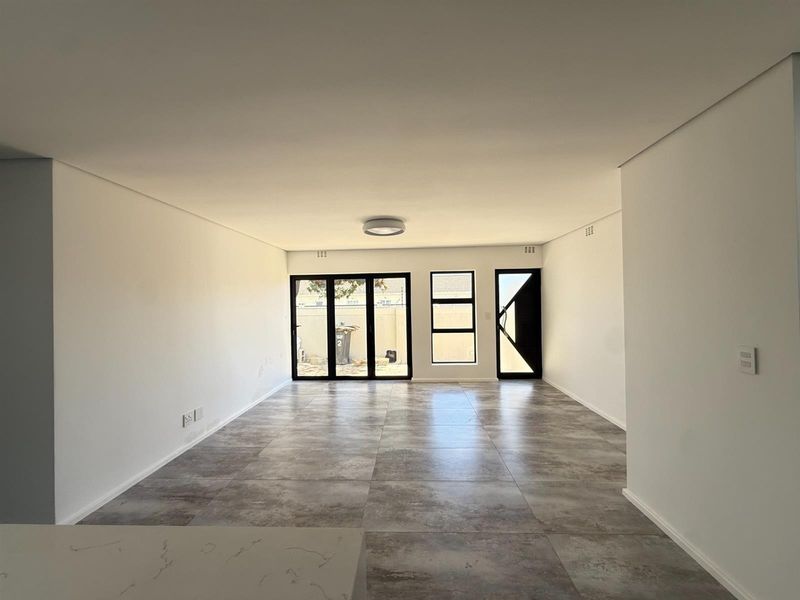 3 Bedroom House To Rent in Edgemead - Photo 8