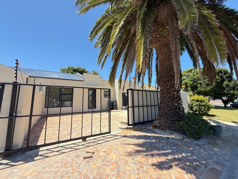 3 Bedroom House To Rent in Edgemead - Photo 1