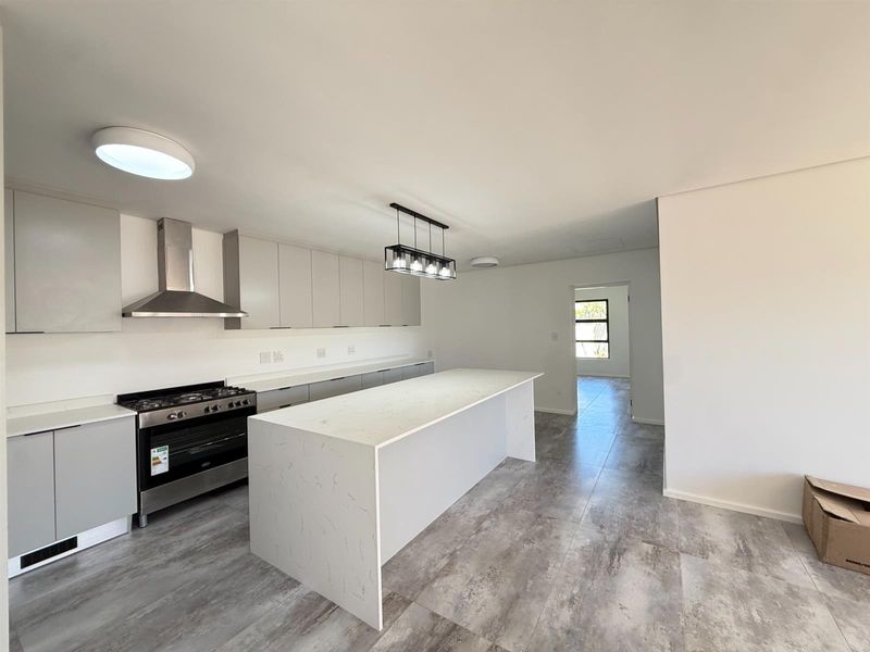 3 Bedroom House To Rent in Edgemead - Photo 3