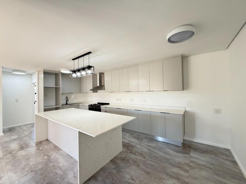 3 Bedroom House To Rent in Edgemead - Photo 4