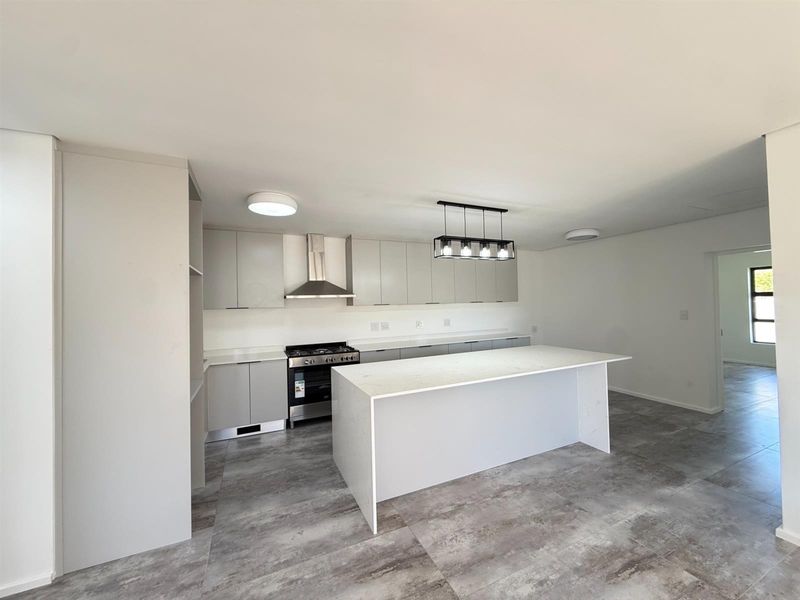 3 Bedroom House To Rent in Edgemead - Photo 2