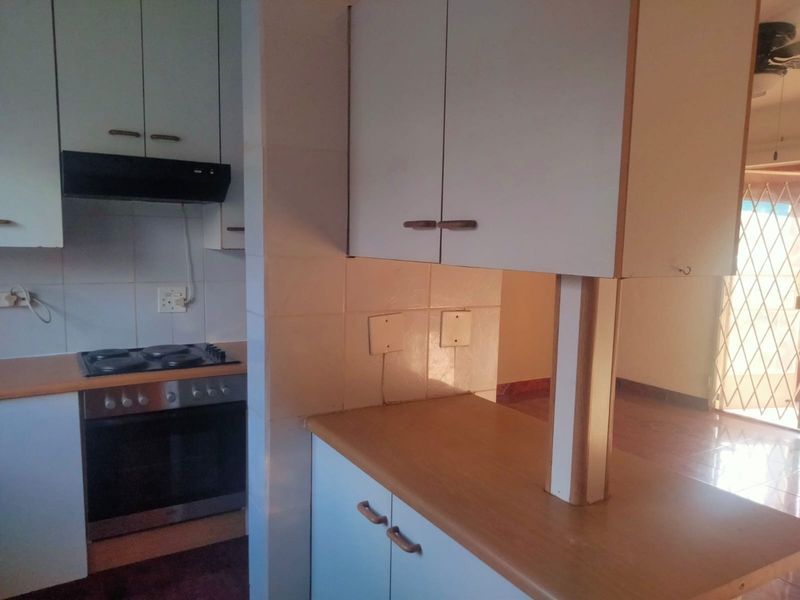 Ground Floor Townhouse To Rent in Neethling Street Benoni - Photo 6