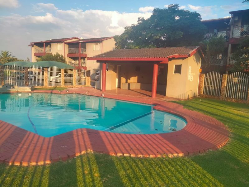 Ground Floor Townhouse To Rent in Neethling Street Benoni - Photo 3