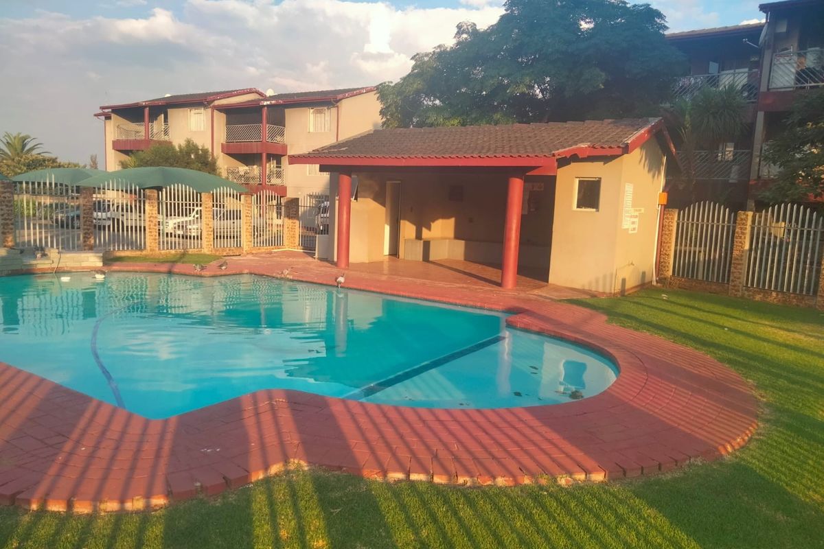 Ground Floor Townhouse To Rent in Neethling Street Benoni - Photo 3