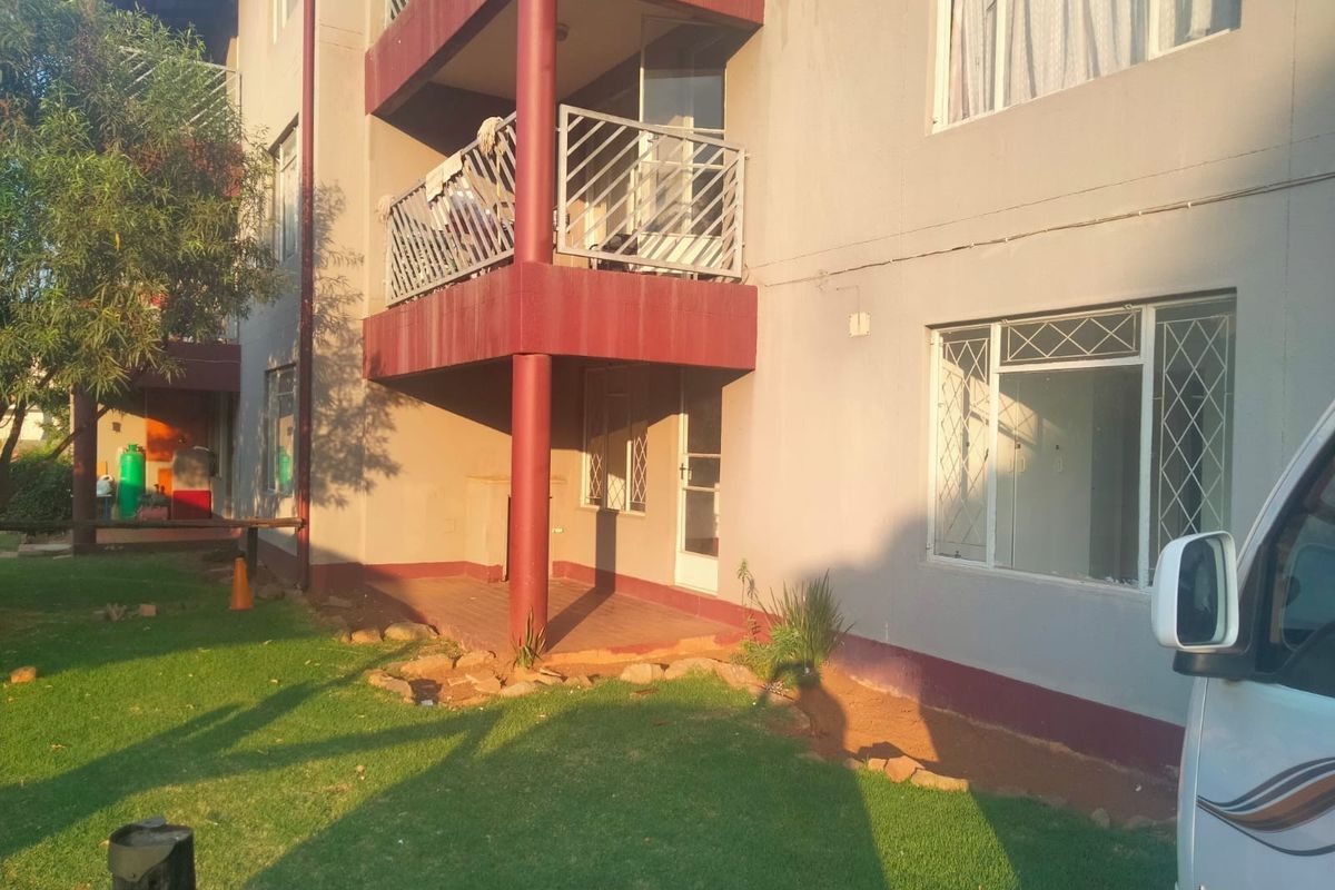 Ground Floor Townhouse To Rent in Neethling Street Benoni - Photo 4