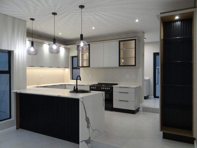 4 Bedroom House For Sale in Fountainbrook Estate, Midstream Estate, Centurion - Photo 5