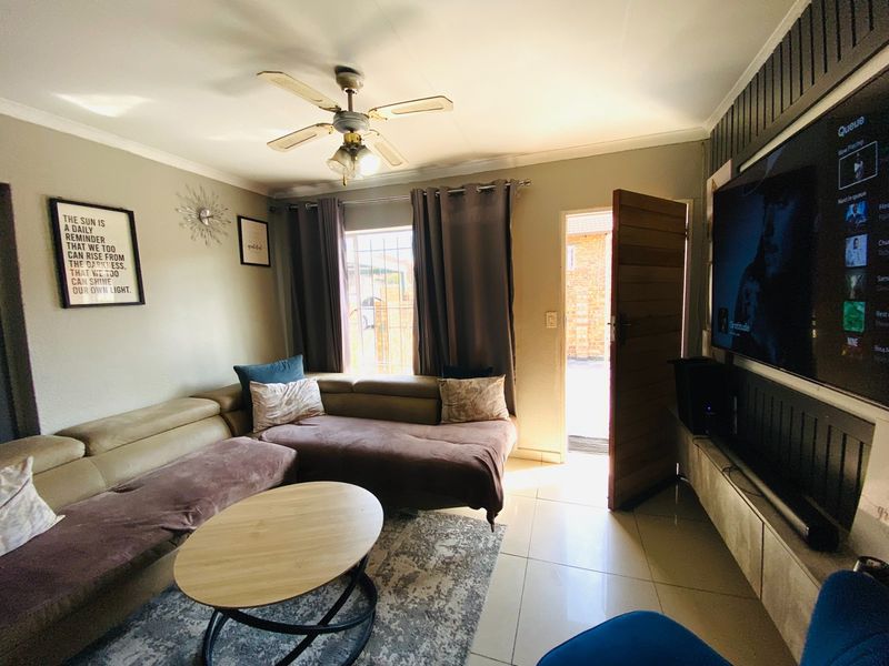 Townhouse For Sale in Birchleigh, Kempton Park - Photo 4