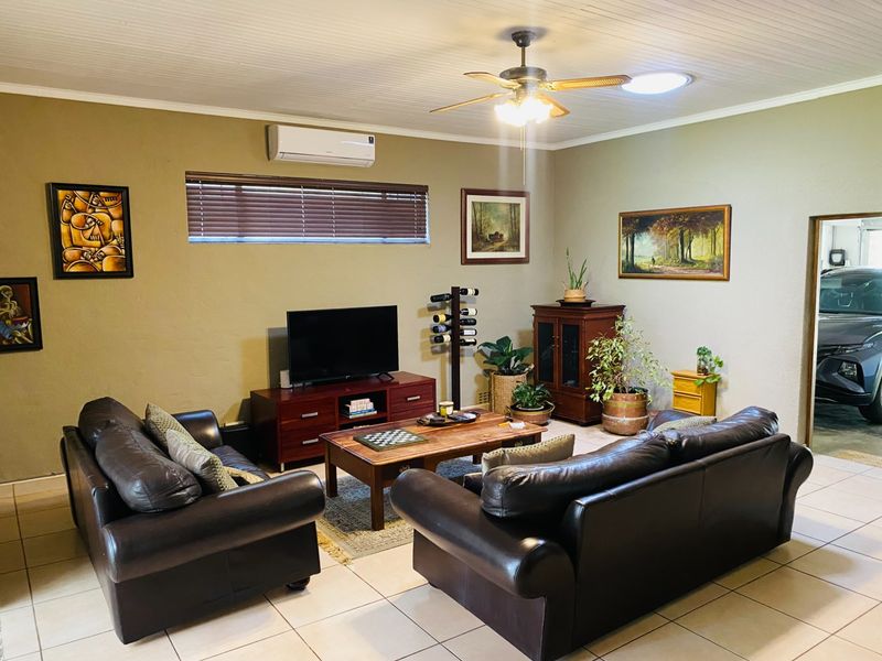 House For Sale in Van Riebeeck Park, Kempton Park - Photo 4