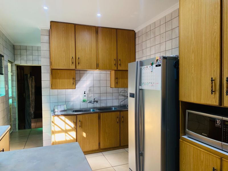 House For Sale in Van Riebeeck Park, Kempton Park - Photo 6