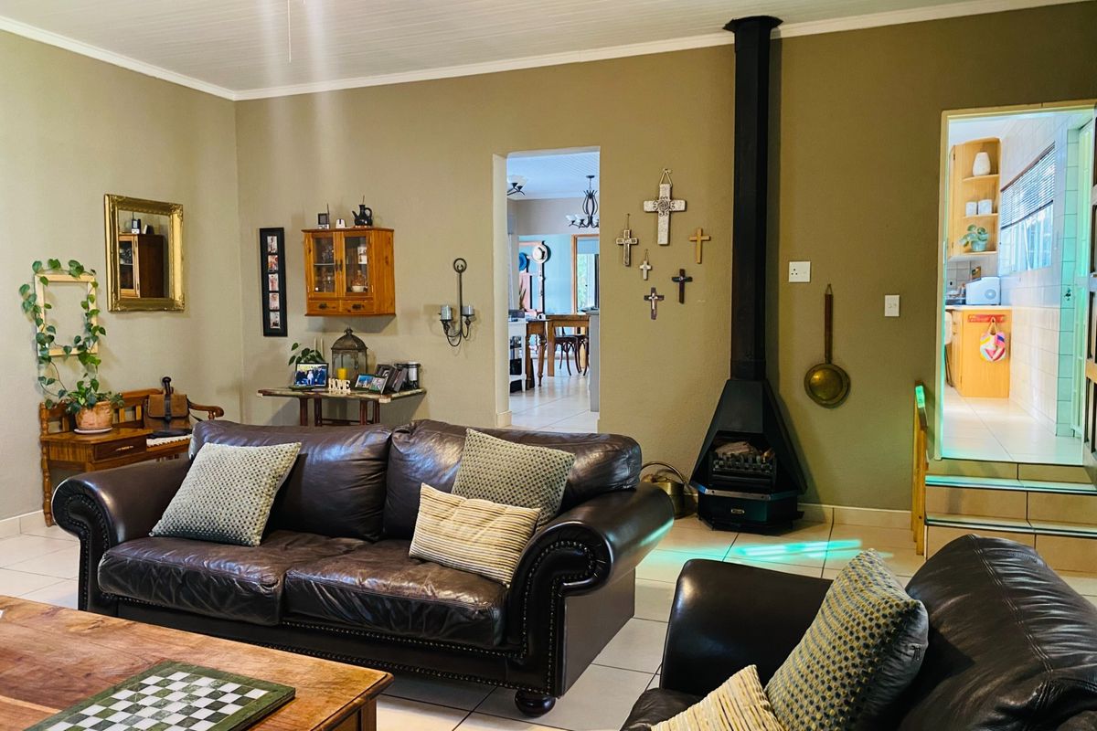 House For Sale in Van Riebeeck Park, Kempton Park - Photo 2