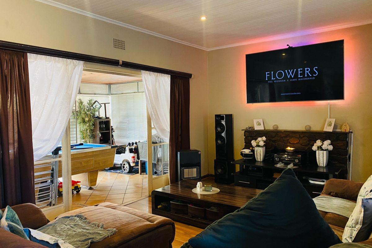 House For Sale in Birch Acres, Kempton Park - Photo 3
