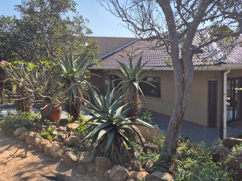 Modern Two Bedroomed house with two Flatlets in Kampersrus, Hoedspruit - Photo 2