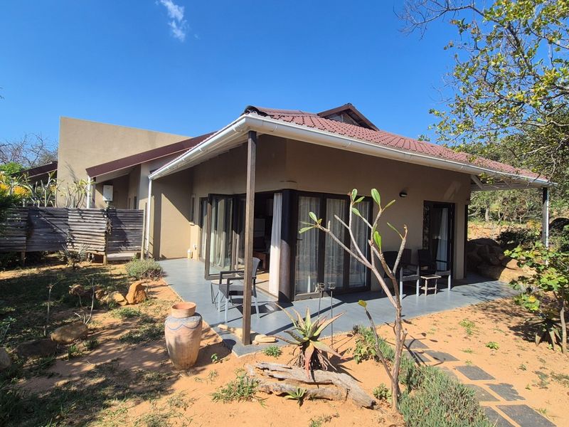 Modern Two Bedroomed house with two Flatlets in Kampersrus, Hoedspruit - Photo 3