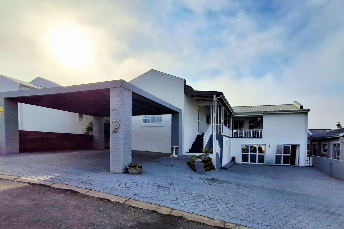 House For Sale in Stilbaai Wes, Stilbaai - Photo 4